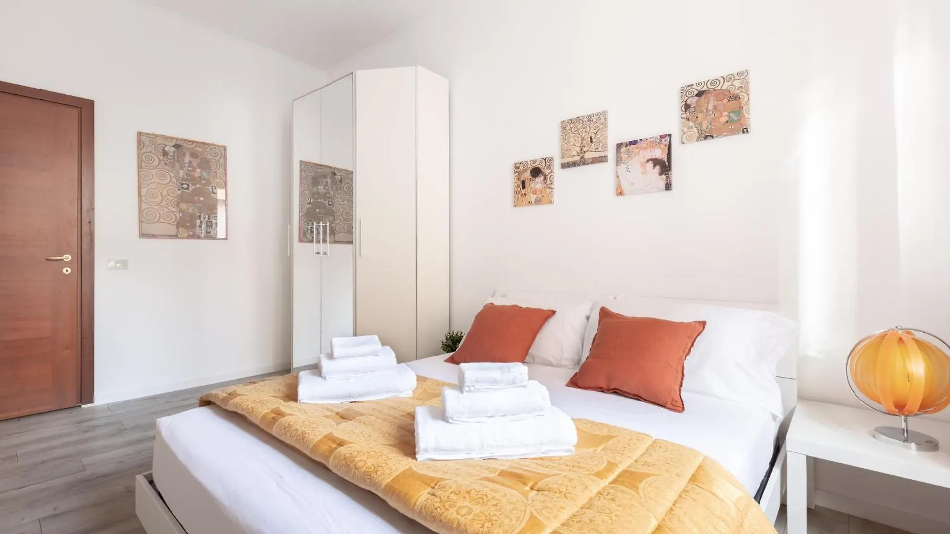 8 Min To Center - 400Mt To Metroa, 4-6 Pax, 2 Bathrooms Rome 0*,  Italy